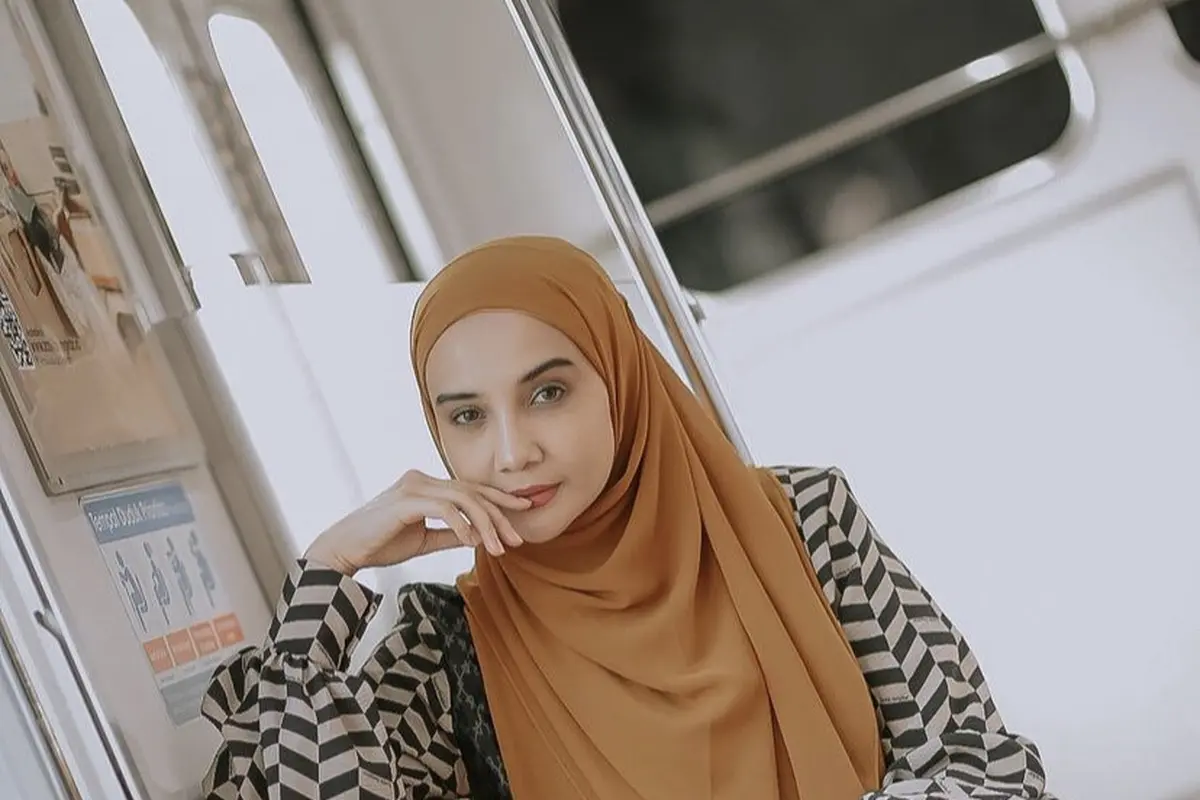 Model Baju Lebaran 2023 yang Terinspirasi dari Aktris Tanah Air