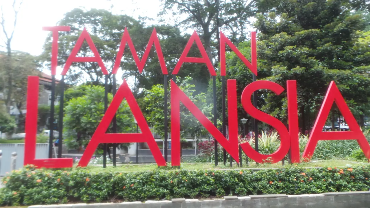 Taman Lansia, Tempat Berkumpul Penduduk Semua Usia