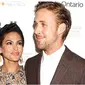 Di era media sosial dan handphone berkamera, kok bisa Ryan Gosling dan Eva Mendes menjaga berita kehamilan begitu lama?