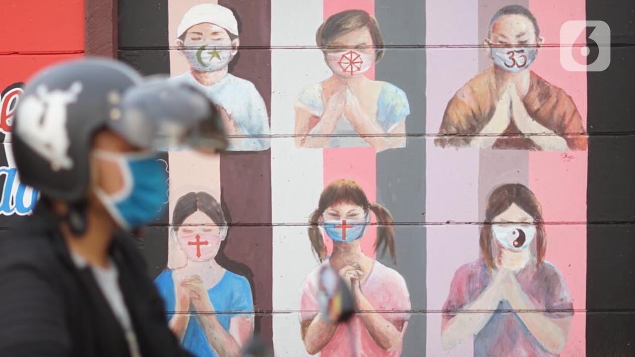 Mural Umat Beragama Gunakan Masker Hiasi Jalan Juanda Depok
