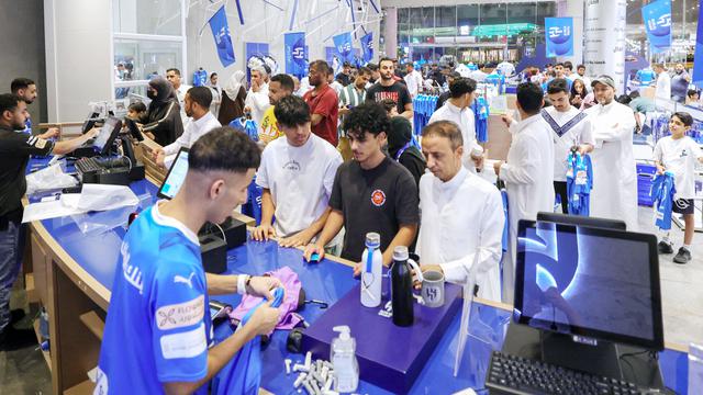 Foto: Penampakan Neymar Berseragam Al-Hilal, Jerseynya Laku Keras