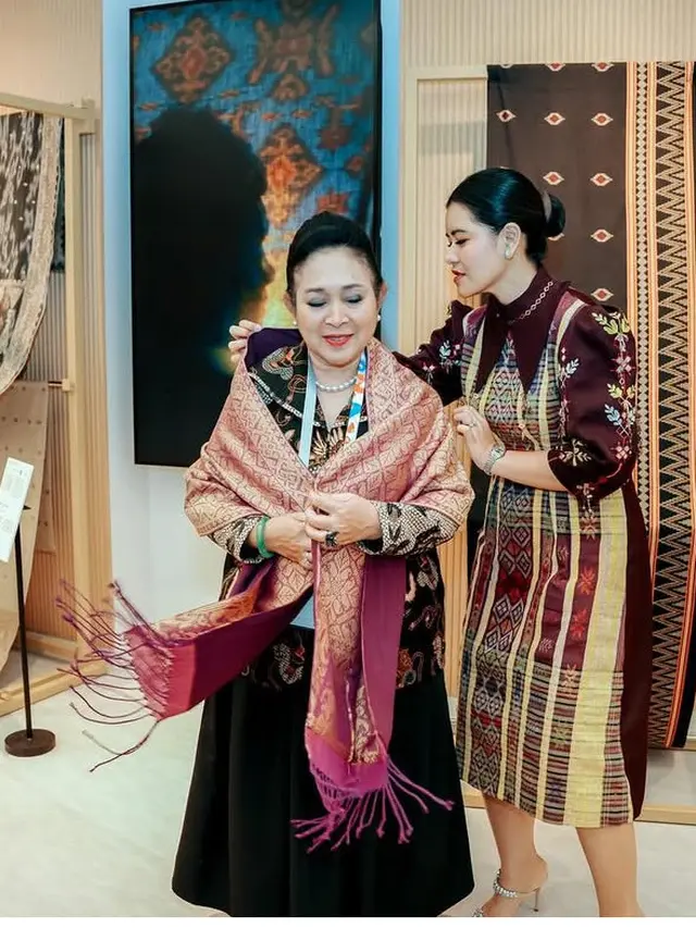 Potret Kahiyang Ayu dan Selvi Ananda Bertemu Titiek Soeharto di Jepang.