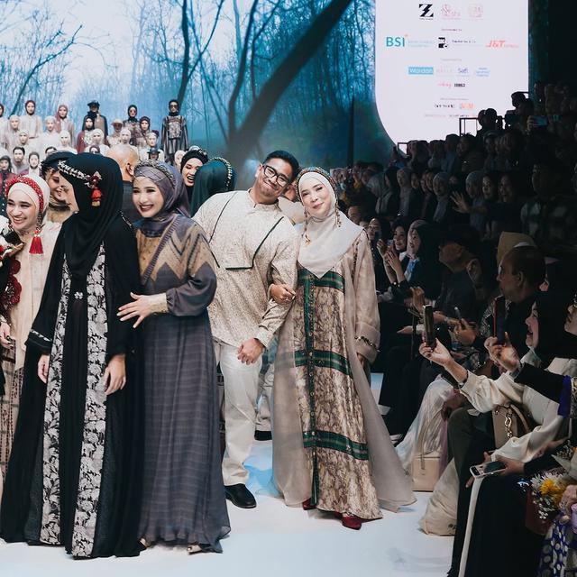 Momen Kocak Fitrop Malah Ngereog di Catwalk. (instagram/fitrop)