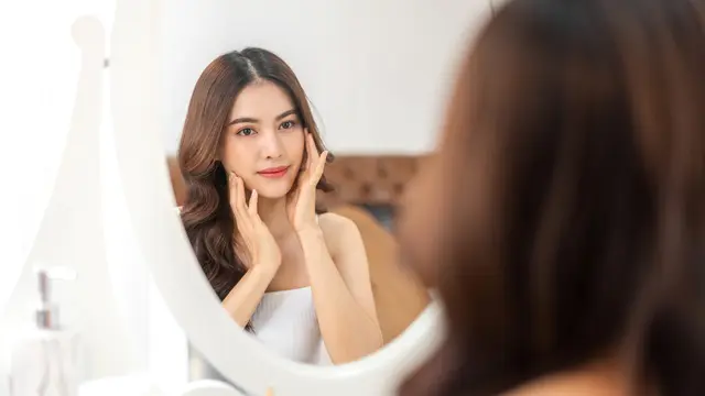 Berapa Sih Usia yang Tepat untuk Mulai Menggunakan Retinol?