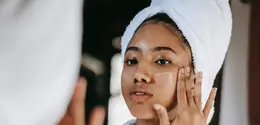 Perawatan kulit setelah melakukan chemical peeling (foto: Pexels/Sora Shimazaki)
