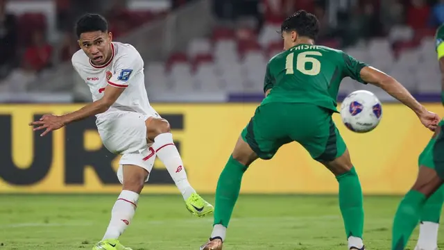 Aksi Marselino Ferdinan ketika menjebol gawang Timnas Arab Saudi, Selasa (19/11/2024) (c) Bola.net/M Iqbal Ichsan
