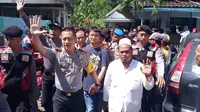 Ratusan warga Desa Pace Kecamatan Silo Kabupaten Jember, menyandera tujuh orang yang terdiri dari WNA dan staf Dinas Energi Sumber Daya Meneral (ESDM). (Liputan6.com/ Dian Kurniawan)