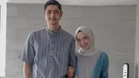 Kabar perceraian tersebut mencuat saat pemilik akun TikTok @kartikarahayu ramai membahas isu perceraian Arya Saloka dan Putri Anne. Sang pemilik akun mengklaim bahwa ia mendapatkan informasi seputar perceraian Putri Anne, yaitu dari teman-teman Arya Saloka langsung. Ramai menjadi perbincangan, baik Arya ataupun Putri belum buka suara beri penjelasan. (Liputan6.com/IG/@aryasaloka.putriannesaloka)