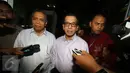 Mantan Direktur Utama PT Garuda Indonesia 2005-2014 Emirsyah Satar usai diperiksa KPK, Jakarta, Jumat (17/2). Emirsyah Satar diperiksa untuk pertama kalinya oleh Komisi Pemberantasan Korupsi (KPK) sebagai tersangka. (Liputan6.com/Helmi Afandi)