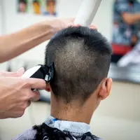 ilustrasi potong rambut/AMNAT DPP/shutterstock.com