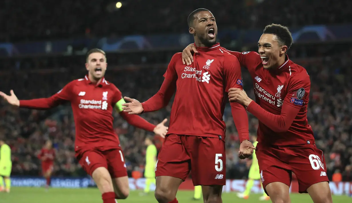 Gelandang Liverpool, Georginio Wijnaldum, melakukan selebrasi usai membobol gawang Barcelona pada laga semifinal Liga Champions 2019 di Stadion Anfield, Selasa (7/5). Liverpool menang 4-0 atas Barcelona. (AP/Peter Byrne)