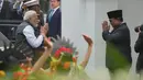 Presiden Prabowo Subianto menyambut Perdana Menteri India Narendra Modi saat tiba di Istana Merdeka, Jakarta, Selasa, 7 Juli 2026. (AP Photo/Achmad Ibrahim)
