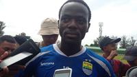 Erick Weeks Lewis ingin meraih juara Piala Presiden bersama Persib Bandung. (Bola.com/Erwin Snaz)