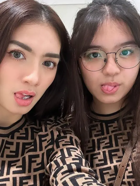<p>Beranjak Remaja, Ini 6 Potret Cantik Lovely Rumangkang Anak Angel Karamoy. (Foto: instagram.com @realangelkaramoy/@lovelyrum)</p>