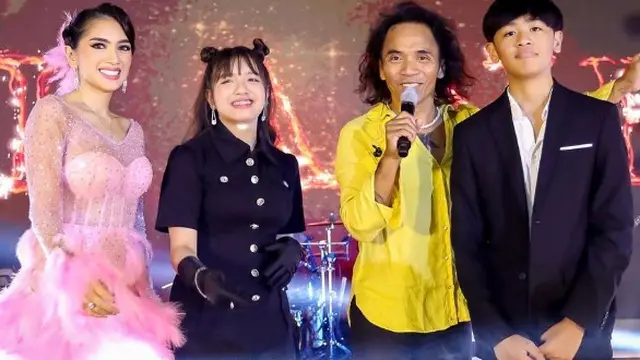 Angel Karamoy bersama kdua anaknya (Instagram/realangelkaramoy)