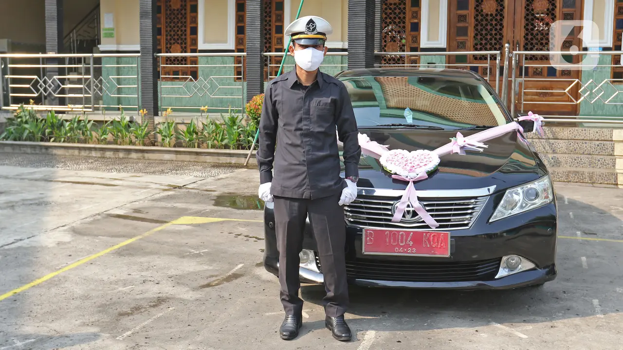 Mobil Dinas Pejabat Bekasi Bisa Dipakai Antar Pengantin