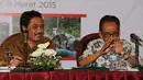 Ahli Agraria Gunawan Wiradi (Kanan) memberikan penjelasan saat seminar "Evaluasi 100 Hari Pemerintahan Jokowi-JK. Membangun dari Pinggiran, Mengapa Pembangunan Perdesaan Macet?", Jakarta, Senin (9/3/2015). (Liputan6.com/Helmi Afandi)