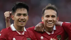 Pelatih asal Korea Selatan Shin Tae-yong mulai menangani Timnas Indonesia sejak awal Januari 2020. Di samping memegang timnas senior, ia juga dipercaya menangani Timnas Indonesia di level yunior, seperti timnas U-19, U-20 dan U-23. Bersama timnas senior yang saat kini tengah berlaga di Piala AFF 2022, STY telah memimpin Timnas Garuda dalam 26 laga. Beberapa pemain tercatat telah menjadi pencetak gol dalam laga-laga tersebut, di mana 5 di antaranya menjadi yang tertajam. Siapa saja? Yuk disimak uraiannya berikut ini. (Bola.com/Bagaskara Lazuardi)