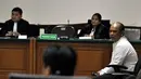 Terdakwa suap alih fungsi lahan, Gulat Manurung, menjalani sidang perdana di Pengadilan Tipikor Jakarta, Senin (15/12/2014). (Liputan6.com/Miftahul Hayat)