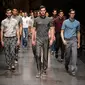 Studi terbaru ungkap mereka yang memiliki kaki panjang memiliki hubungan terkena kanker kolorektal. (Foto: Youtube Dolce&Gabbana Summer 2016 Men's Fashion Show)