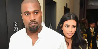 Kanye West bisa dibilang sebagai workaholic. Hal tersebut ternyata membuat Kim Kardashian khawatir. (Getty Images - Cosmopolitan)