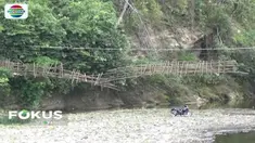 Jembatan gantung di Ciamis ambruk, belasan orang di atasnya terlempar seketika. Akibatnya para korban mengalami luka robek hingga patah tulang.