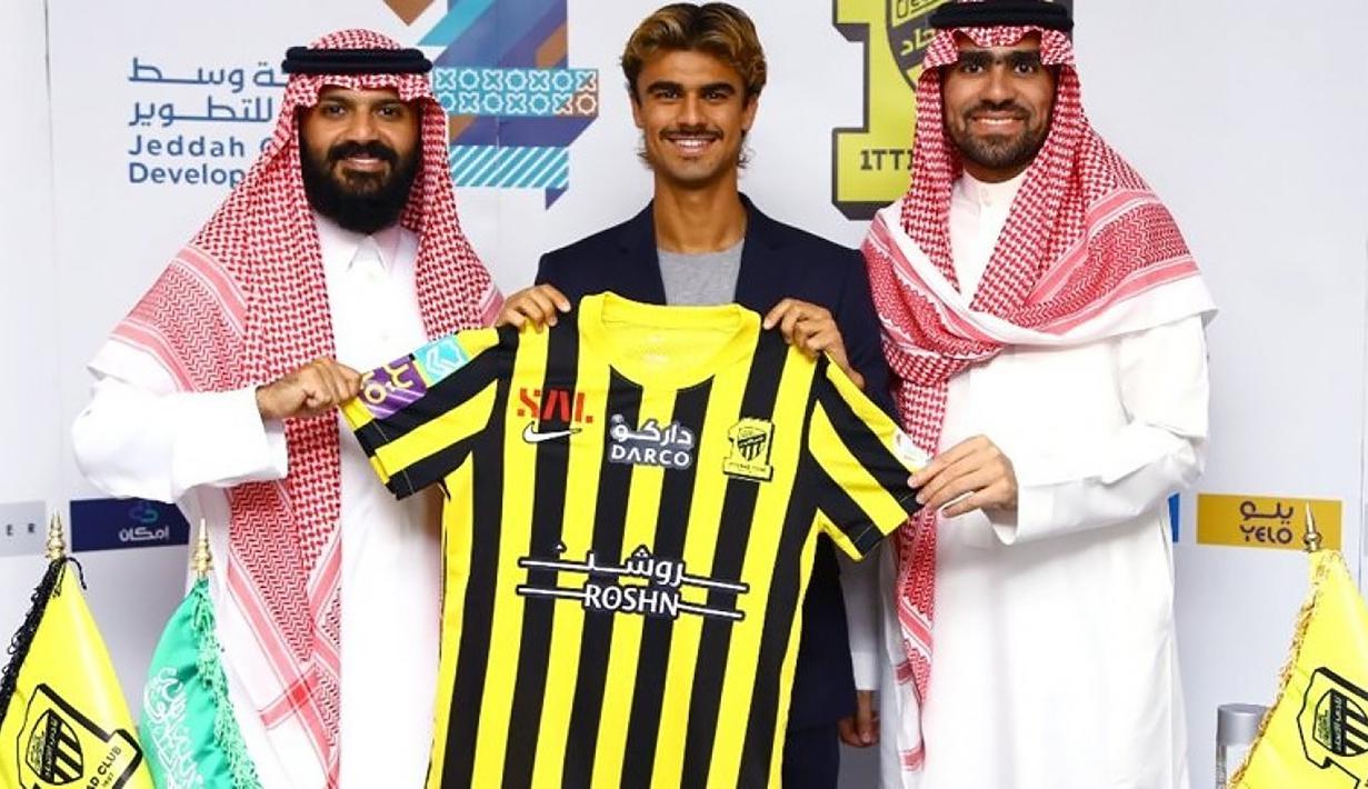 Jota didatangkan klub Liga Arab Saudi, Al Ittihad dari Glasgow Celtic pada bursa transfer musim 2023/2024 dengan mahar sebesar 29,1 juta euro atau setara Rp485 miliar. Melalui Kesepakatan yang terjadi pada 3 Juli 2023, Jota terikat kontrak selama 3 tahun hingga 30 Juni 2026. (twitter.com/Ittihad_en)