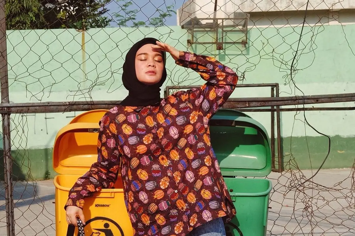 FOTO: Gaya OOTD Tantri Namirah di Lokasi Tak Biasa,Tampil Stylish