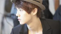 Luhan `EXO` kesal karena dirinya dihubungi oleh salah seorang penggemar yang menyebalkan.