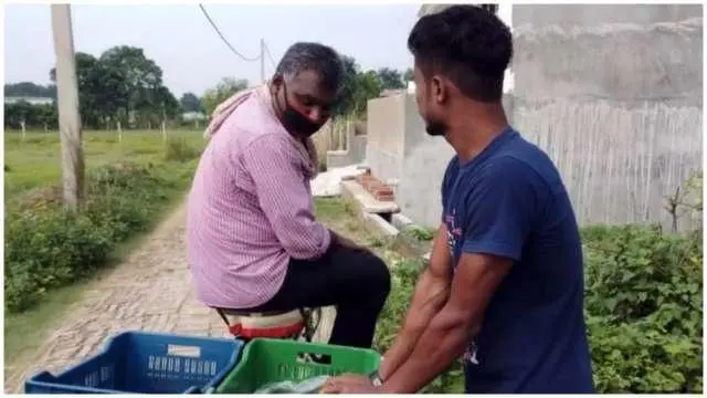 Akibat Covid-19, Sutradara Film Terkenal Ini Alih Profesi Jadi Penjual Sayur di Pasar