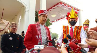 Presiden Jokowi memakai baju adat dolomani dari Buton, Sulawesi Tenggara saat Upacara HUT ke-77 RI