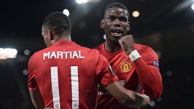 Dua pemain Manchester United, Paul Pogba dan Anthony Martial. (AFP/Oli Scarff)