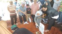 Pemakaman pensiunan TNI AL yang menjadi korban pembunuhan (Liputan6.com/ Ady Anugrahadi)