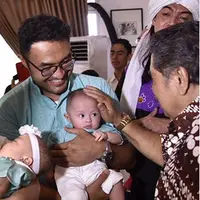 Pasangan selebriti, Cynthia Lamusu dan Surya Saputra baru saja menggelar acara aqiqah anak kembarnya, Tatjana dan Bima. Acara berlangsung lancar sederhana dan khidmat.(Instagram/cynthia_lamusu)