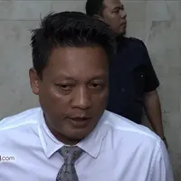 Anak kecil berusia 7 tahun tewas mengenaskan di pojokan wc setelah dibekap oleh Januar Arifin alias Begeng saat polisi melakukan penggerebekan.