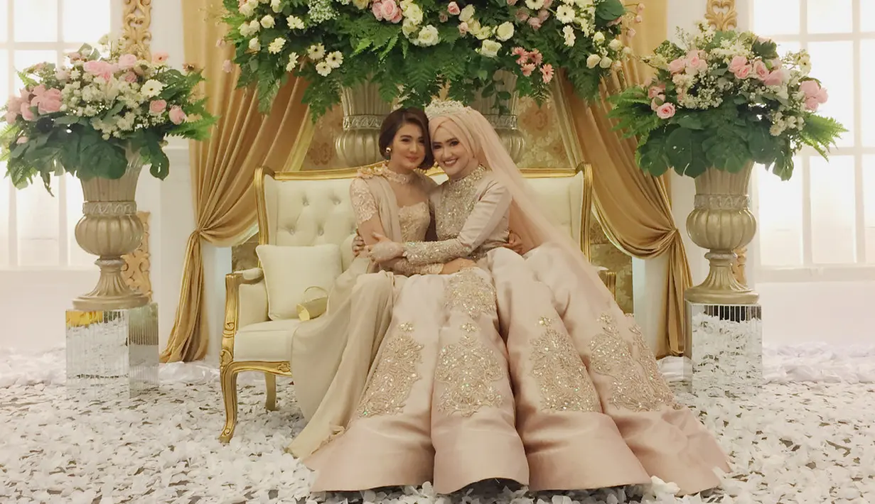 Lisya Nurrahmi, atau yang akrab disapa Lisya inimemang bukan berasal dari kalangan selebriti seutuhnya. Namun, sosok perempuan berhijab ini sepertinya sudah taka sing lagi untuk beberapa kalangan. (Instagram/julianamoechtar)