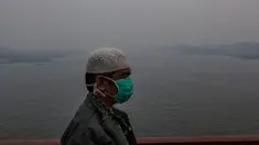 Sejumlah warga di Kota Jambi mengaku kesulitan dalam beraktivitas sehari-hari. Tak hanya dikepung asap, warga Jambi selama dua bulan terakhir kerap mendapat pemadaman listrik dan PDAM.