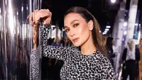 Luna Maya menghadiri peragaan Michael Kors F/W23 di NYFW. Ini merupakan kali kedua ua jadi tamu spesial. @lunamaya.