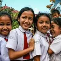 Aplikasi belajar agama, Sekolah gratis di Musirawas Utara, Robot steril kamar operasi.