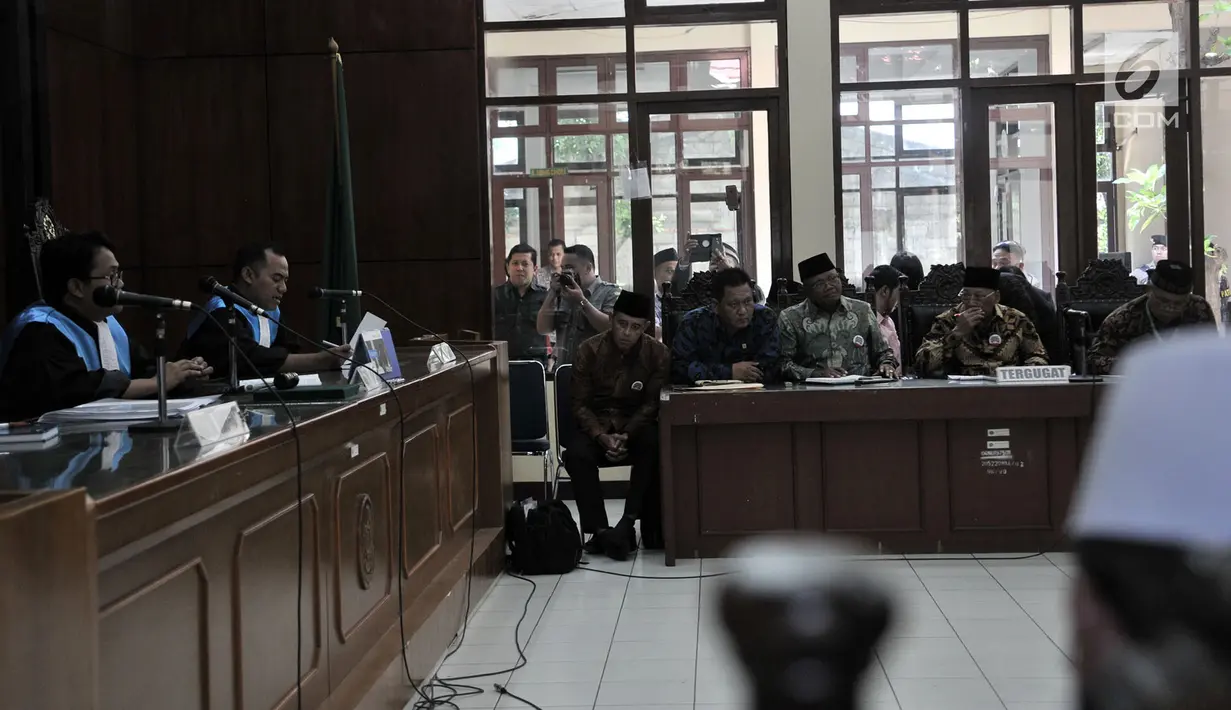 Suasana sidang putusan gugatan HTI diajukan di PTUN Jakarta, Senin (7/5). Pemerintah sebelumnya mencabut badan hukum HTI pada 10 Juli 2017. (Merdeka.com/Iqbal Nugroho)