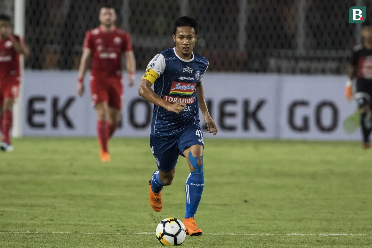 Gelandang Arema FC, Dendi Santoso, menggiring bola saat melawan Persija Jakarta pada laga Liga 1 di SUGBK, Jakarta, Sabtu (31/3/2018). Persija menang 3-1 atas Arema FC. (Bola.com/Vitalis Yogi Trisna)