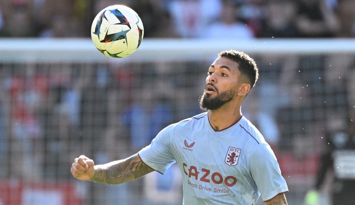 Douglaz Luiz. Gelandang bertahan Italia berusia 30 tahun ini akan mengakhiri kontrak 4 tahun bersama Aston Villa pada akhir musim 2022/2023. Ia didatangkan pada awal musim 2019/2020 dari Manchester City dengan nilai transfer 16,8 juta euro. Hingga kini ia telah tampil dalam 120 laga bareng The Villans di semua ajang dengan torehan 7 gol dan 8 assist. Kabarnya ia diminati beberapa klub Liga Inggris musim depan, termasuk Arsenal. (AFP/Damien Meyer)