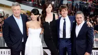 Tom Cruise dan bintang-bintang Mission: Impossible - Rogue Nation datangi premiere film di New York Times Square. (Ace Showbiz)