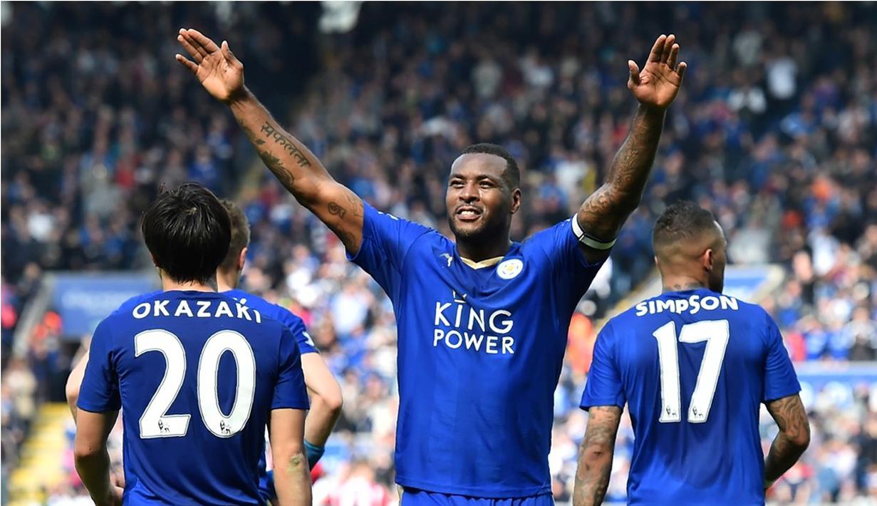 Ekspresi Wes Morgan setelah mencetak gol ke gawang Southampton dalam laga Liga Inggris di Stadion King Power, Leicester, Minggu (3/4/2016). (AFP/Ben Stansall)