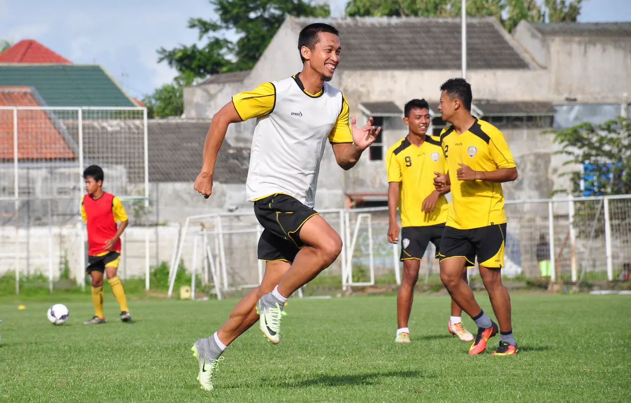 	Setelah 10 tahun, Arif Suyono memutuskan hengkang dari Arema FC. (Liputan6.com/Rana Adwa)