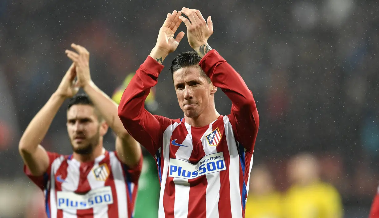 Fernando Torres menutup kemenangan Atletico Madrid atas Bayer Leverkusen dengan satu golnya, Atletico akhirnya menang 4-2 win pada babak 16 besar leg pertama Liga Champions di BayArena, Leverkusen, (21/2/2017). (AP/Martin Meissner)