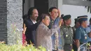 Wapres Jusuf Kalla, Surya Paloh dan Ahok melambaikan tangan melepas kepergian Presiden Jokowi ke Tiongkok, Bandara Halim Perdanakusuma, Jakarta, Sabtu (9/11/2014) (Liputan6.com/Herman Zakharia) 
