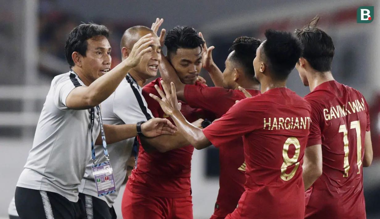 Para pemain Timnas Indonesia merayakan gol yang dicetak Alfath Fathier ke gawang Timor Leste pada laga Piala AFF 2018 di SUGBK, Jakarta, Selasa (13/11). Indonesia menang 3-1 atas Timor Leste. (Bola.com/M. Iqbal Ichsan)