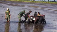 Saat TNI Gandeng Mantan Preman Bantu Buka Lahan di Banjarmasin