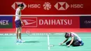 <p>Pebulu tangkis ganda putri Indonesia, Febriana Dwipuji Kusuma tertunduk lesu di samping Amalia Cahaya Pratiwi saat gagal mengembalikan kok ke arah pasangan Korea, Kim Hye Jeong/Kong Hee Yong dalam laga perempat final Indonesia Masters 2025 melawan di Istora Senayan, Jakarta, Jumat (24/01/2025). (Bola.com/Bagaskara Lazuardi)</p>
